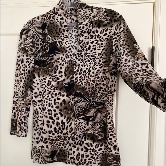 Metric Tops - 🌺 Animal Print V-Neck Top 🌺